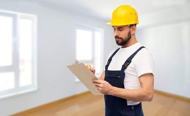 What is the difference between a snagging list and a punch list? 