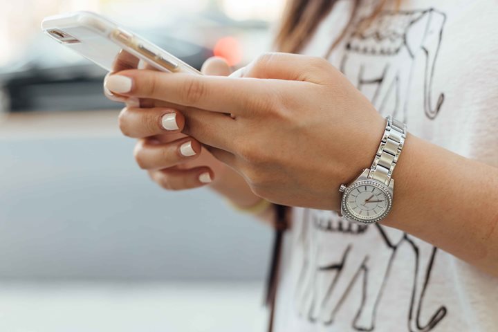 Top social accounts to follow to get you saving